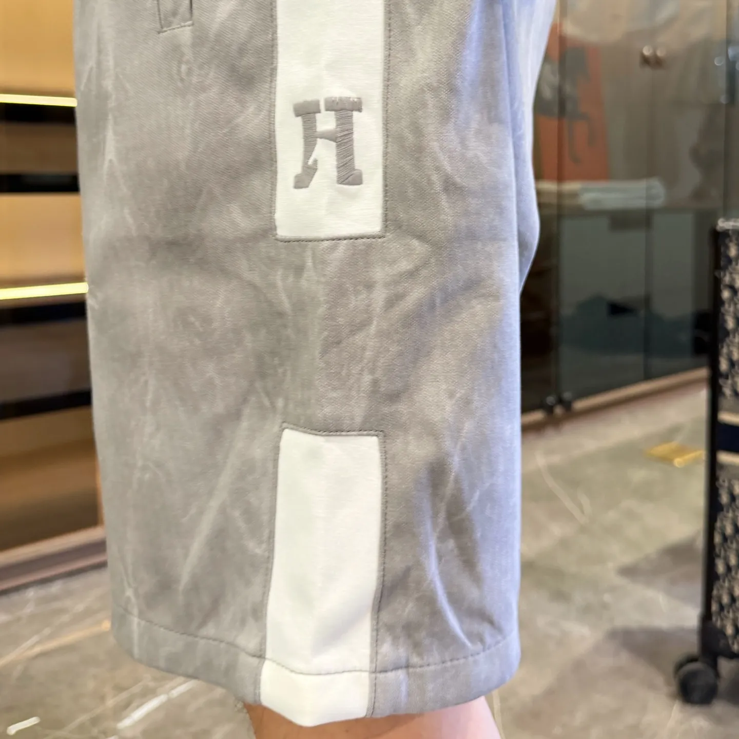 Hermès three-standard complete 2026 summer New Arrival men's casual shorts, advanced custom-made Breathable fabric, Breathable fabric, extremely stretchy and comfortable, impeccable details, top-grade accessories, original logo design concept, delicate and soft feel! The upper body fit is awesome! Size: M-XXXL Please state your height and weight when ordering